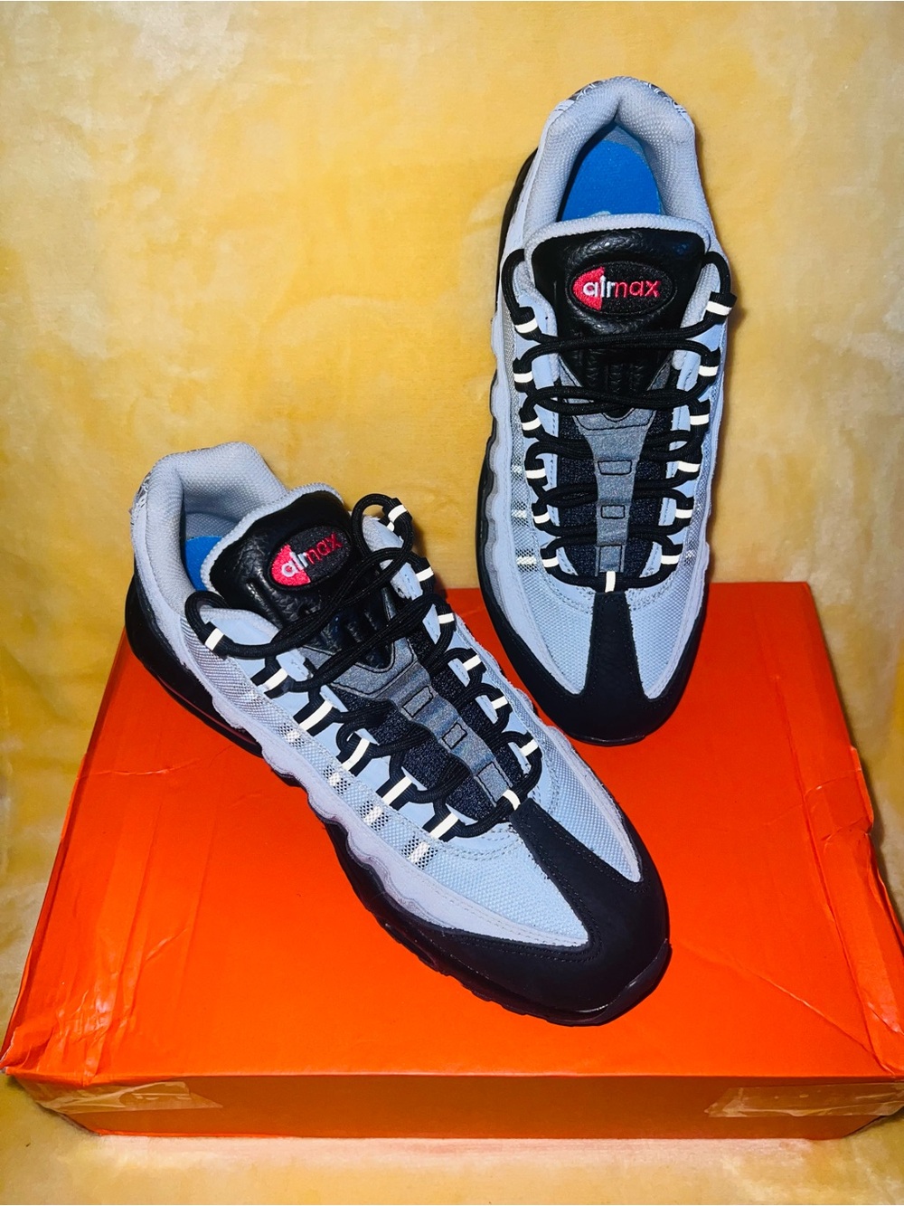Nike AirMax Sneakers - Black, Gray & White. Size 8.5 Men / 9.5 Women